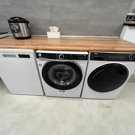 ホステル Yellow - Free Breakfast - The Service In - Free Parking カトヴィツェ