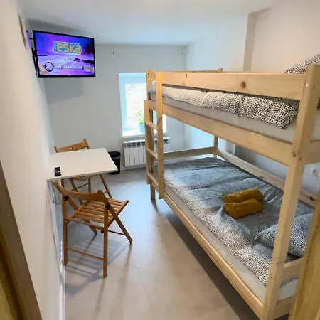 Hostel Yellow - Free Breakfast - The Service In - Free Parking *