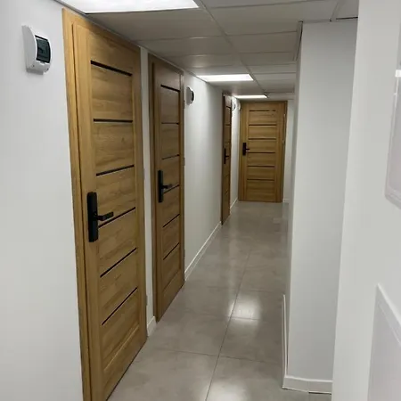 ホステル Yellow - Free Breakfast - The Service In - Free Parking カトヴィツェ