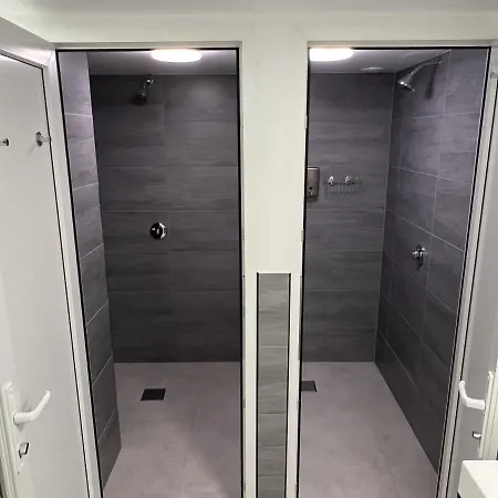 Yellow - Free Breakfast - The Service In - Free Parking * カトヴィツェ