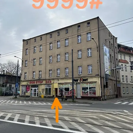 Yellow - Free Breakfast - The Service In - Free Parking *