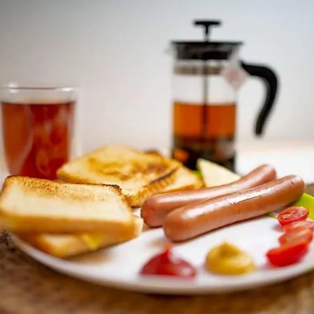 Yellow - Free Breakfast - The Service In - Free Parking *