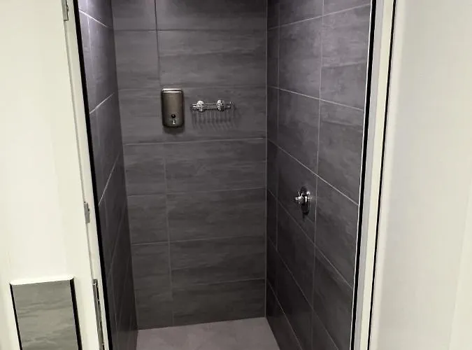 Yellow - Free Breakfast - The Service In - Free Parking カトヴィツェ