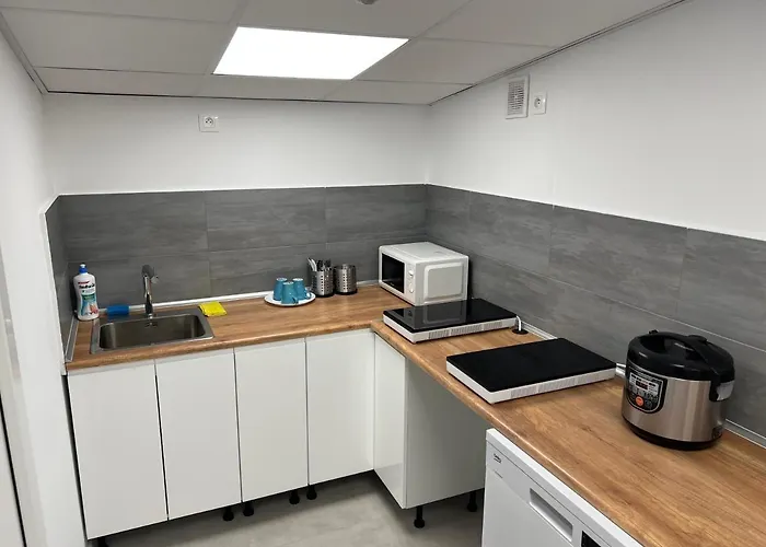 ホステル Yellow - Free Breakfast - The Service In - Free Parking *