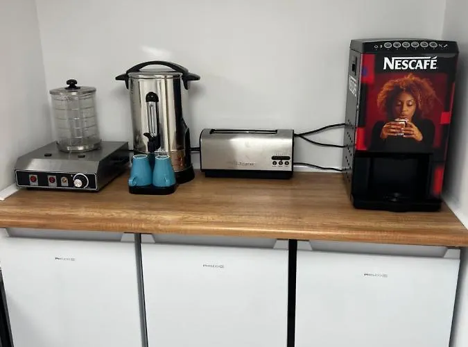 ホステル Yellow - Free Breakfast - The Service In - Free Parking