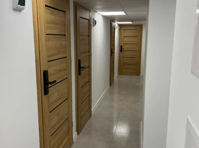 Hostel Yellow - Free Breakfast - The Service In - Free Parking Κατοβίτσε