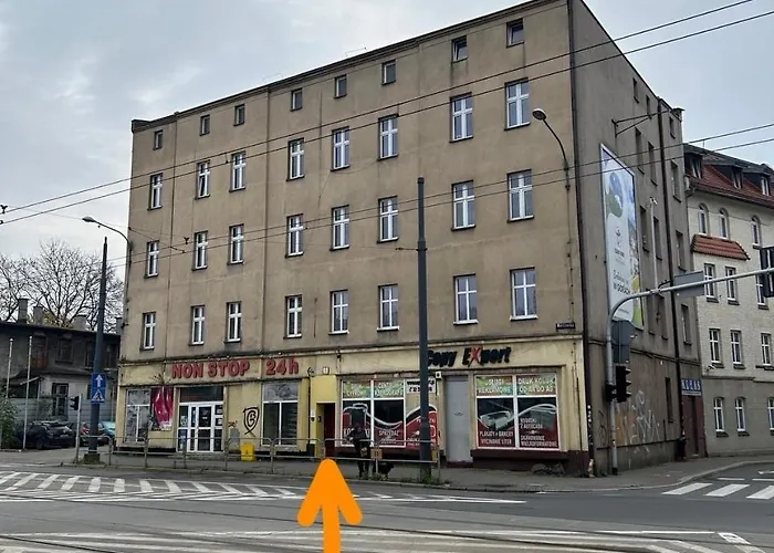 Yellow - Free Breakfast - The Service In - Free Parking *